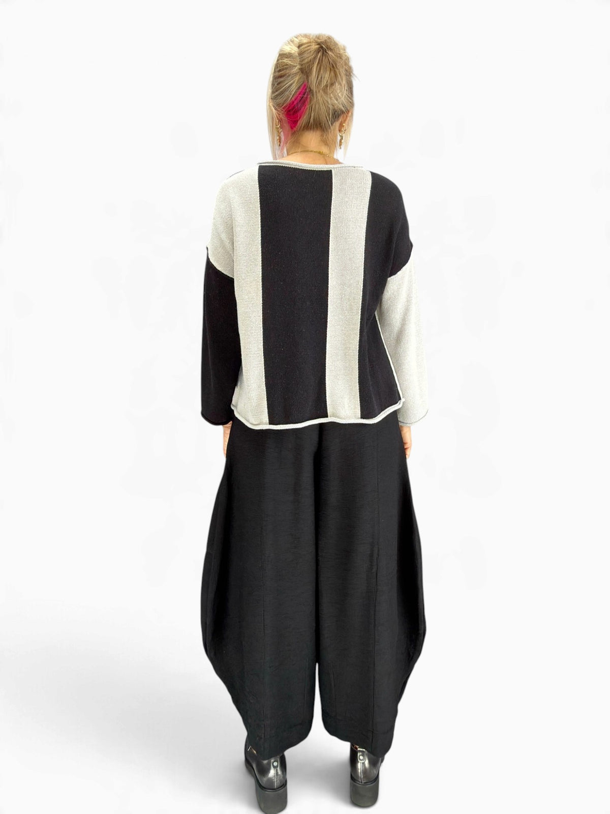 Olivia- Vertical Vibes Pullover Sweater/ Black