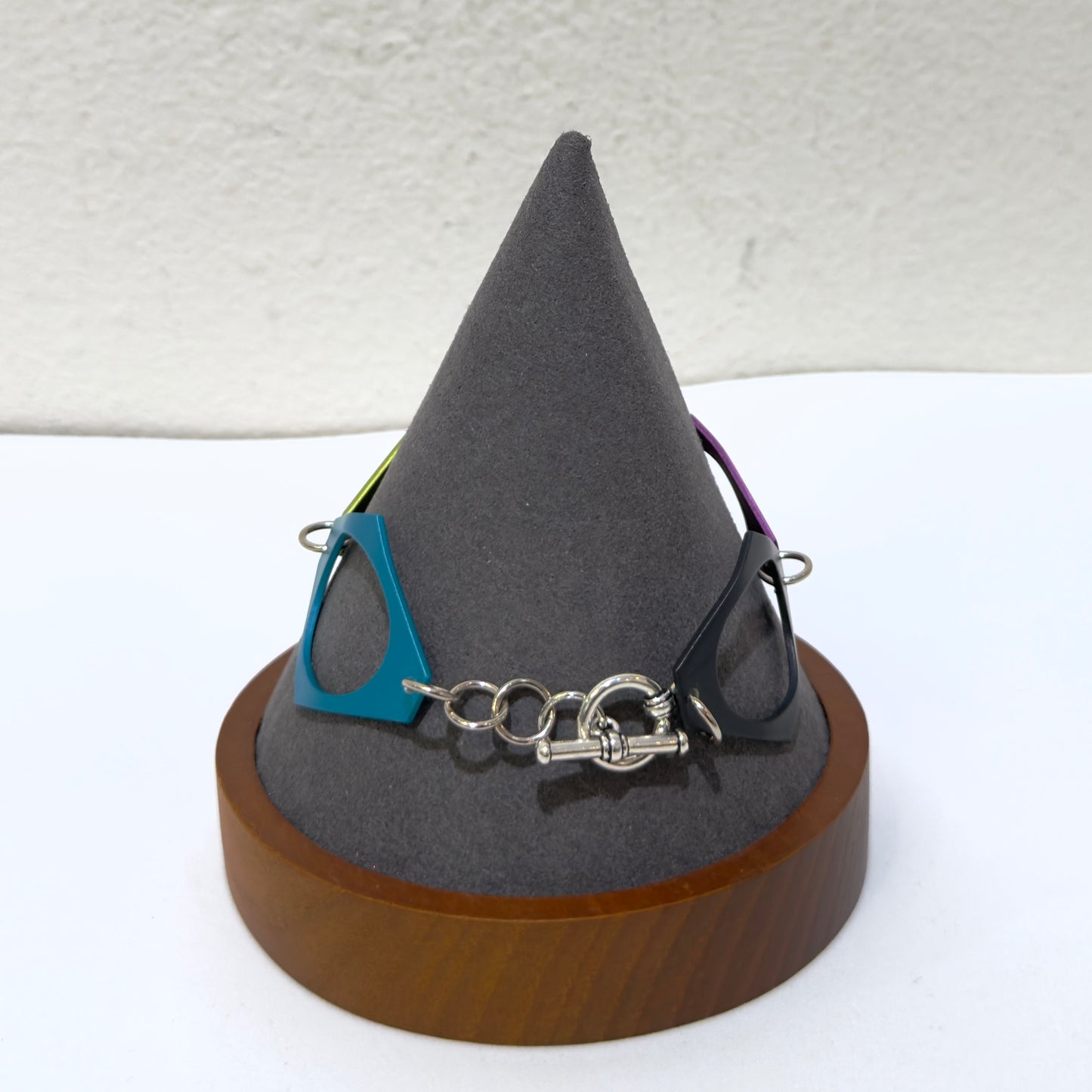 Q3 Art Inc. - Retro Bracelet