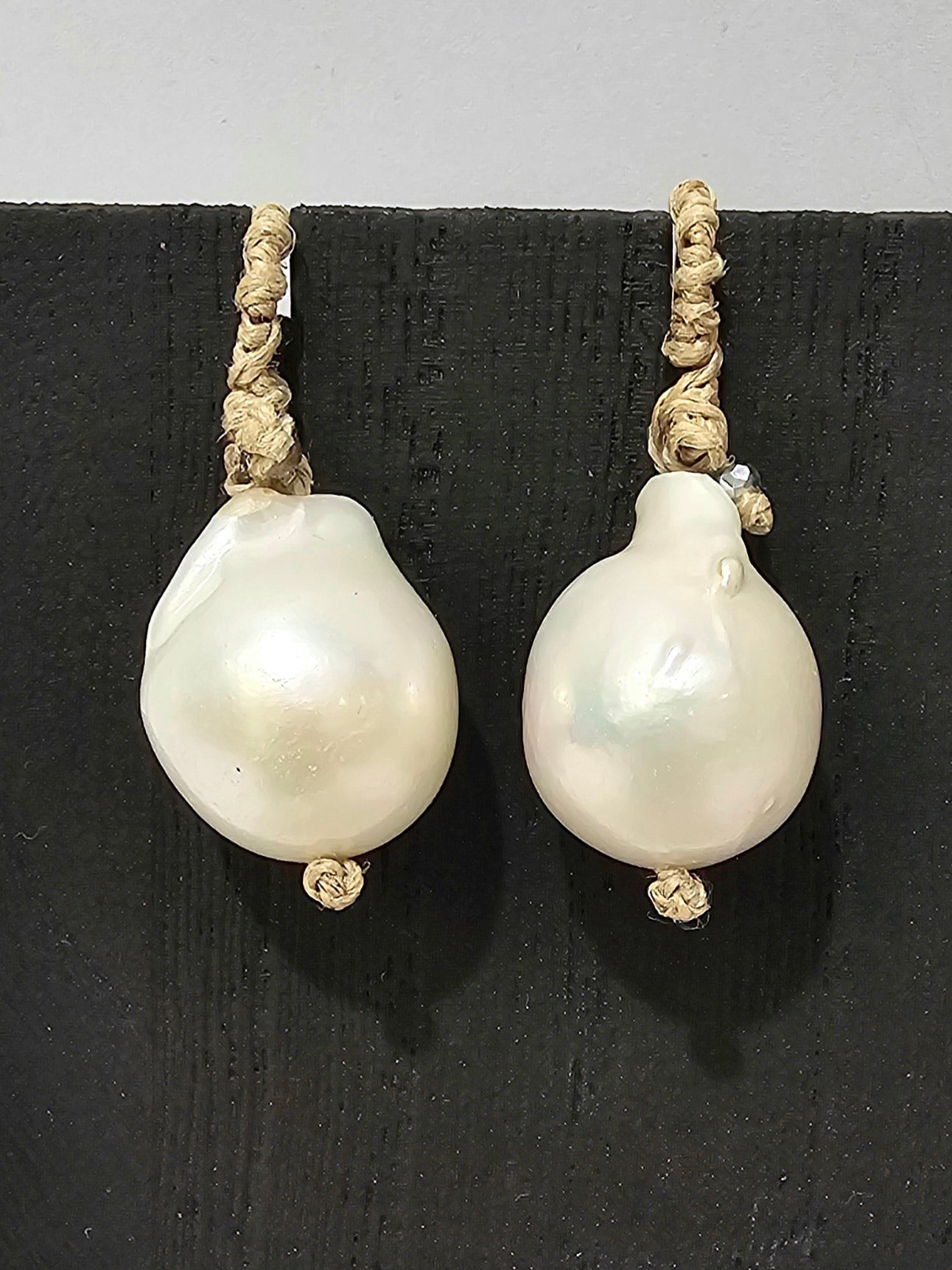 Mela- Pearls earrings