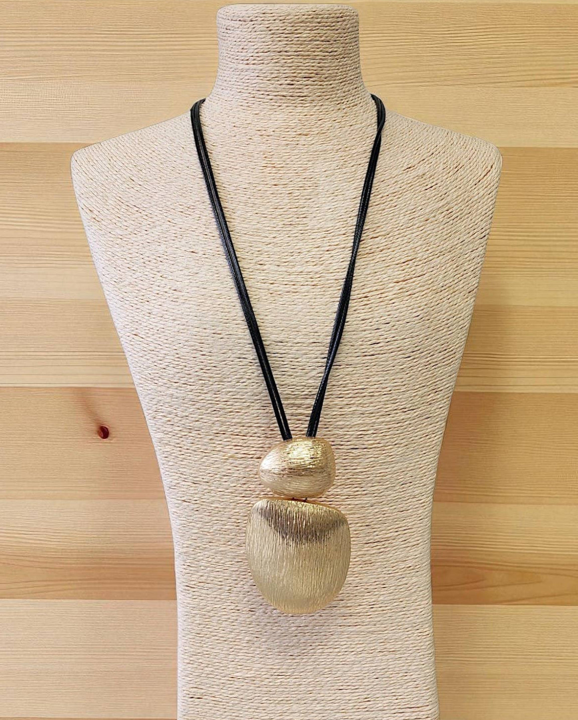 Bijoux Envie Jewelry - Chunky Vintage Pendant Necklace