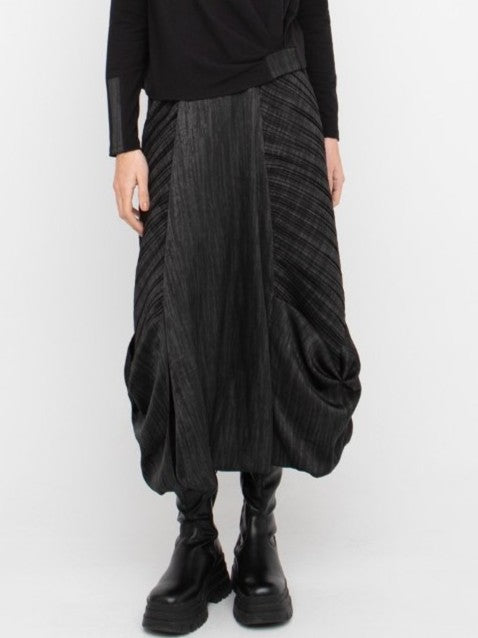 Ozai N Ku- Crinkle Texture Skirt/Black