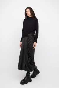 Ozai N Ku- Crinkle Texture Skirt/Black
