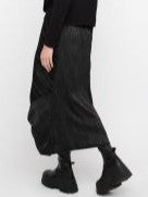 Ozai N Ku- Crinkle Texture Skirt/Black