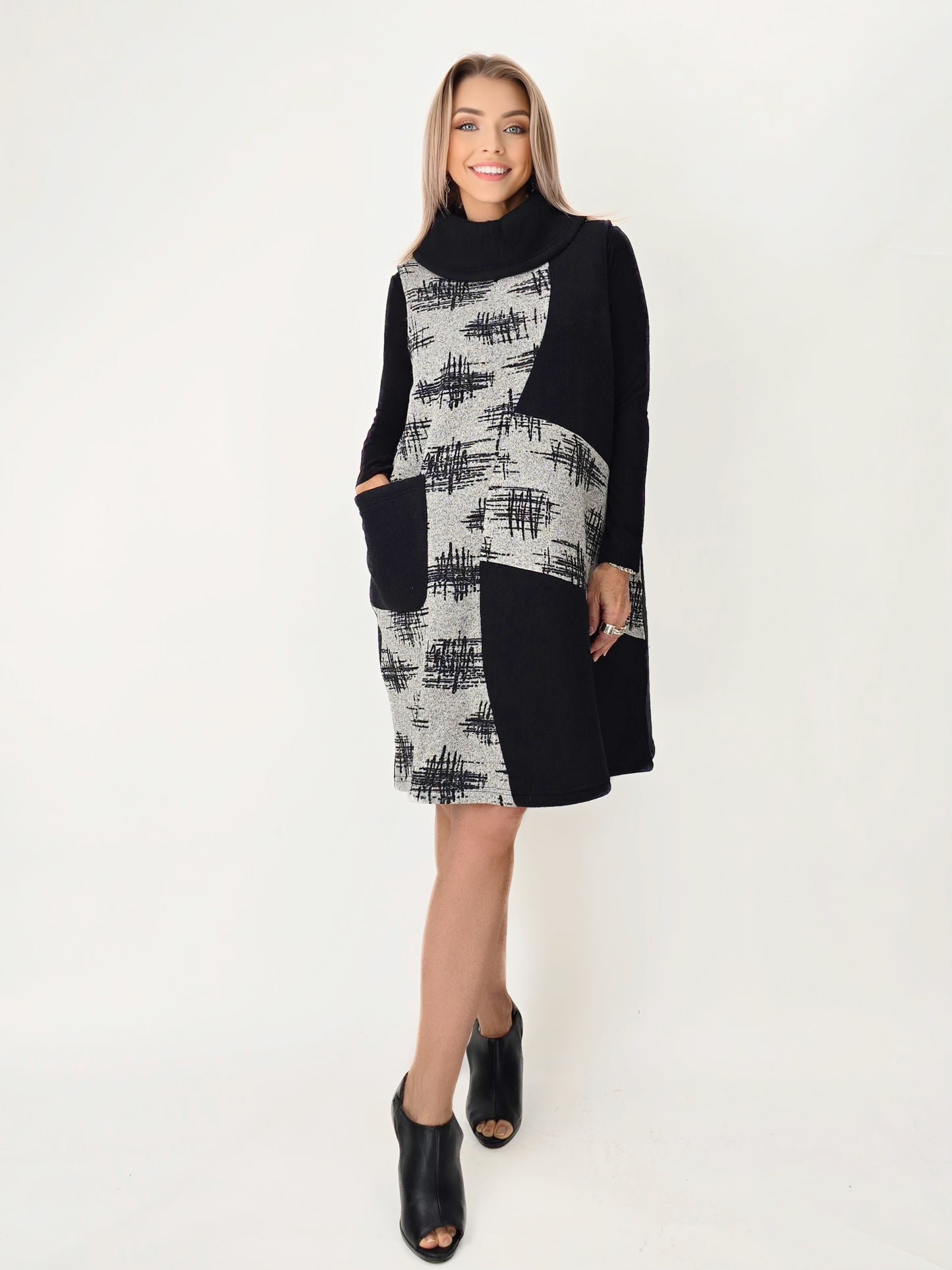 Raksa- Abstract Patchwork Sleeveless Tunic Dress