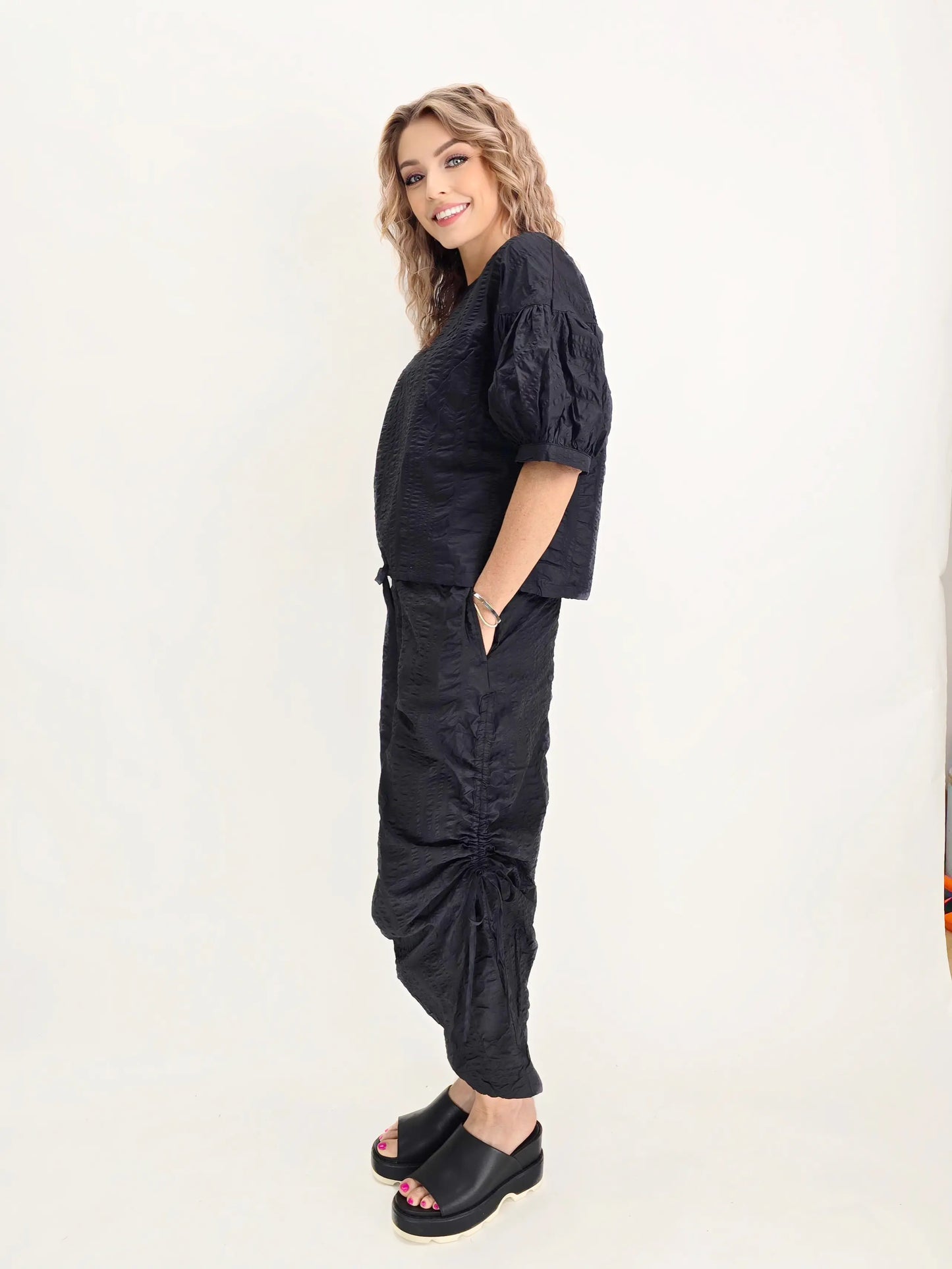 Noen- Crinkle Flow Pants/ Balck