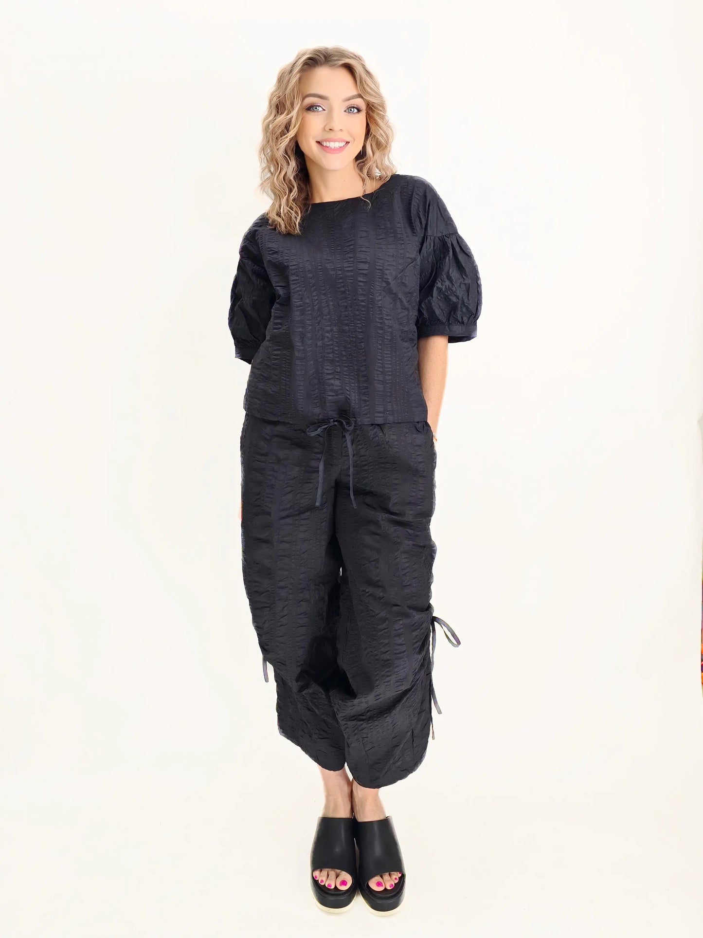 Noen- Crinkle Tie Blouse/ Black