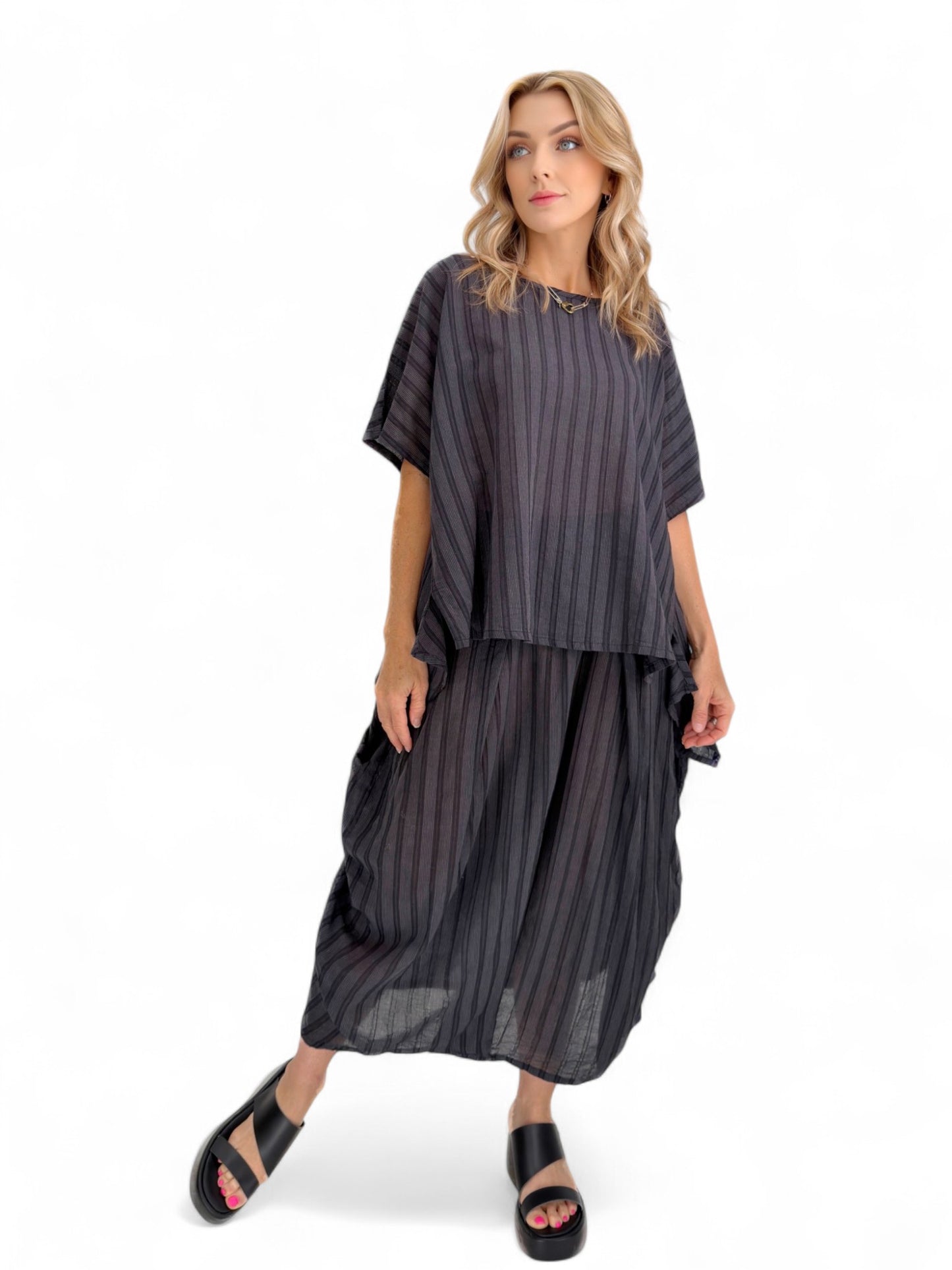 Dress to Kill- Side Tuck Skirt/ Black