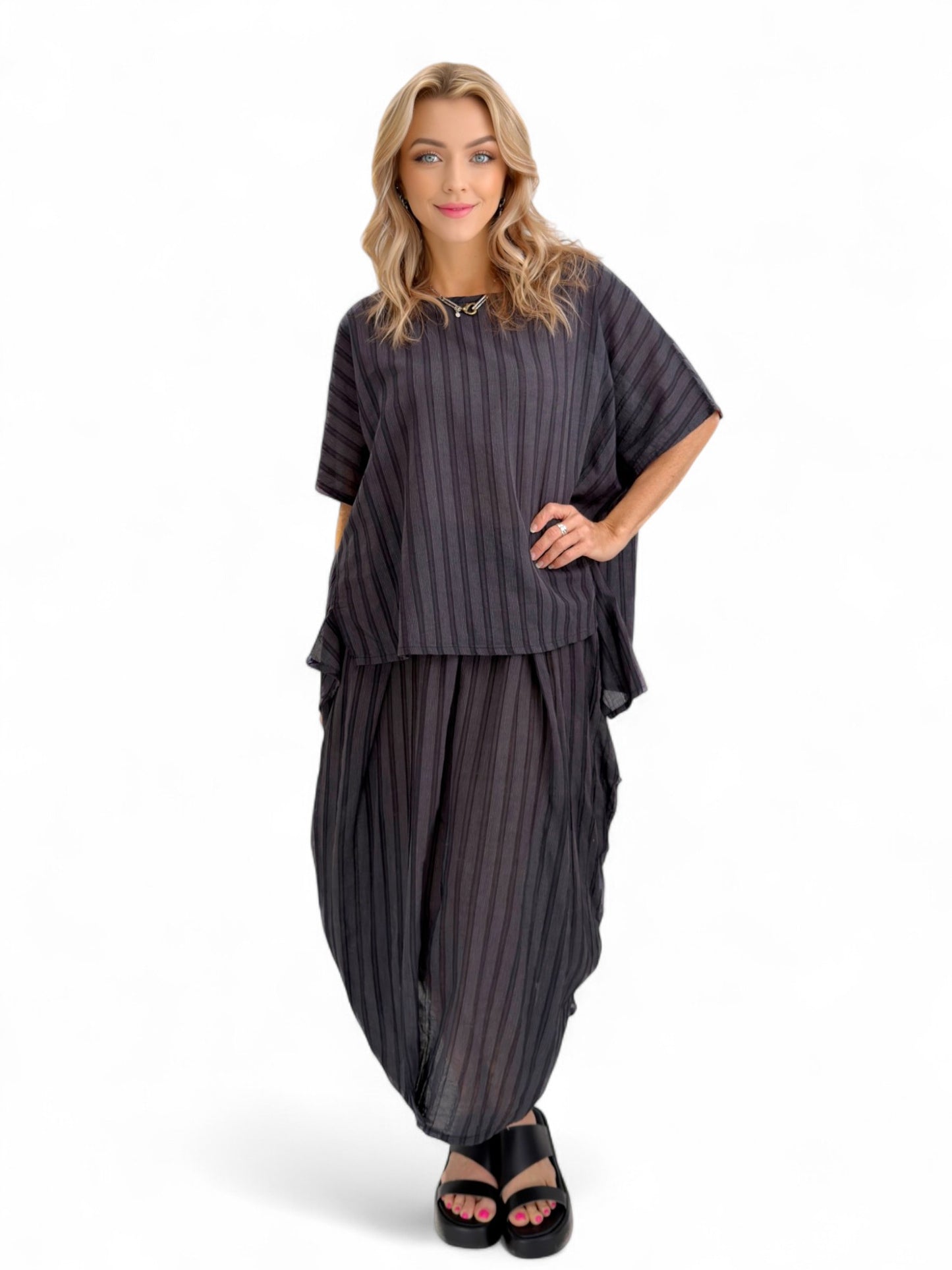 Dress to Kill- Side Tuck Skirt/ Black