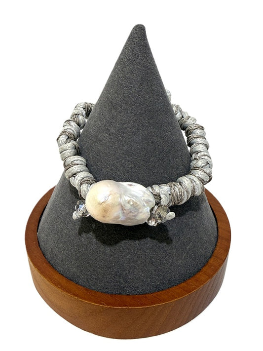 Bijoux Envie Jewelry- Handmade Freshwater Pearl Bracelet