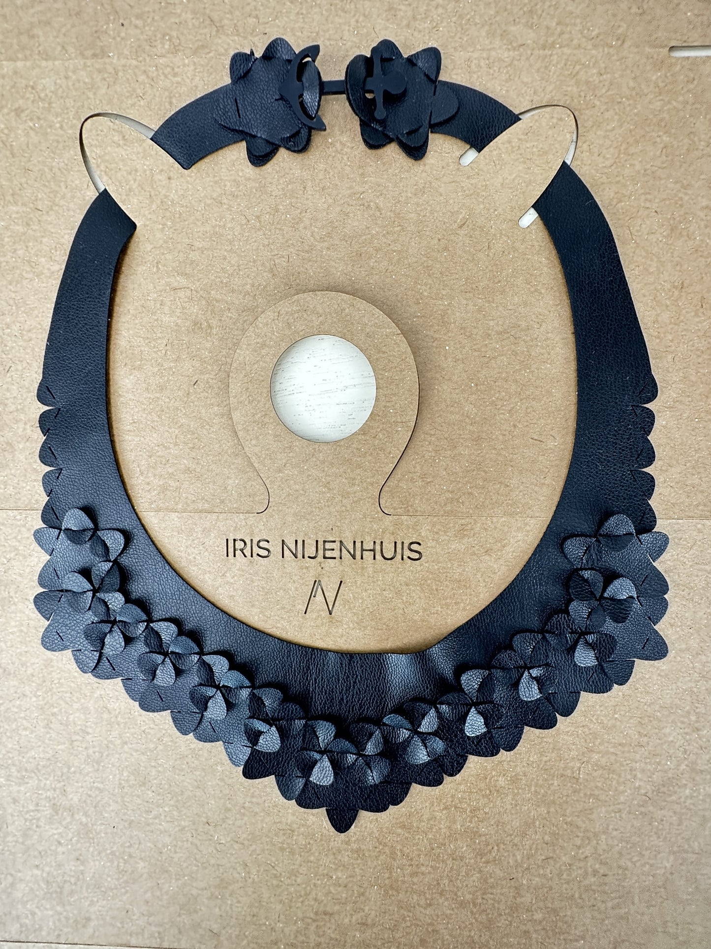 Iris Nijenhuis - The Basic Necklace/Black