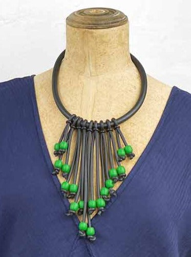 Frank Ideas- Short rubber and resin statement necklace Cascade,  Green